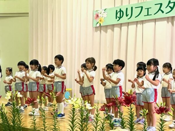 ゆりの花言葉は「純粋」「無垢」