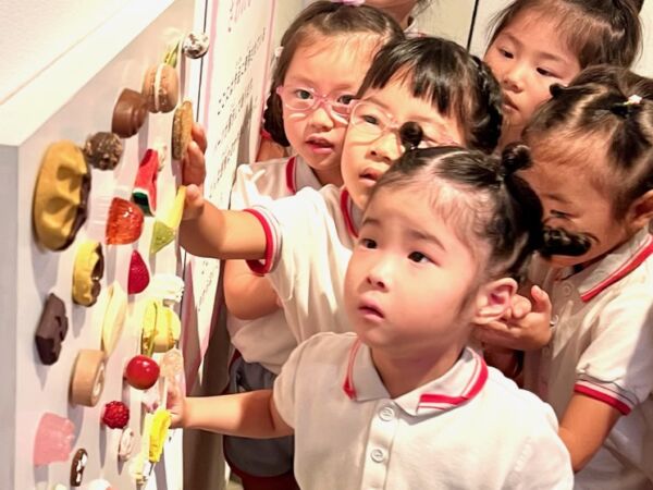 お菓子の美術館　開場式と内覧会　
