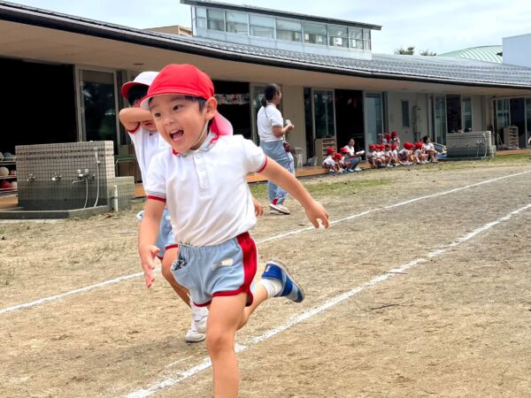 体力測定　走り出すと笑顔に