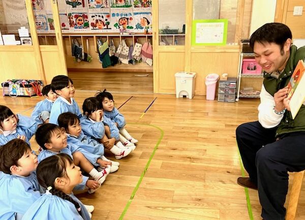 金曜日（絵本の貸し出しと読み聞かせ）