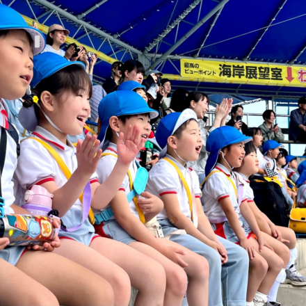 年長　「たんけん」始まる　園外保育