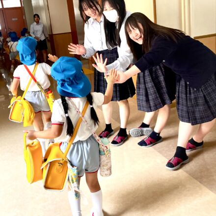 ゆり組たんけん隊　仁愛高校に潜入