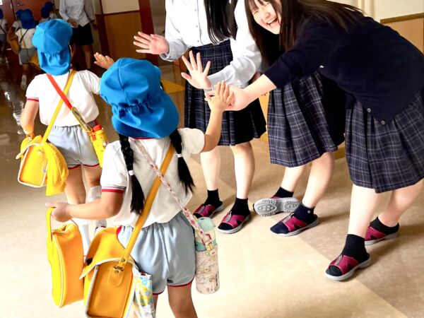 ゆり組たんけん隊　仁愛高校に潜入