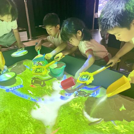 ラジオスタジオと 次世代型テーマパーク「リトルプラネット」探検